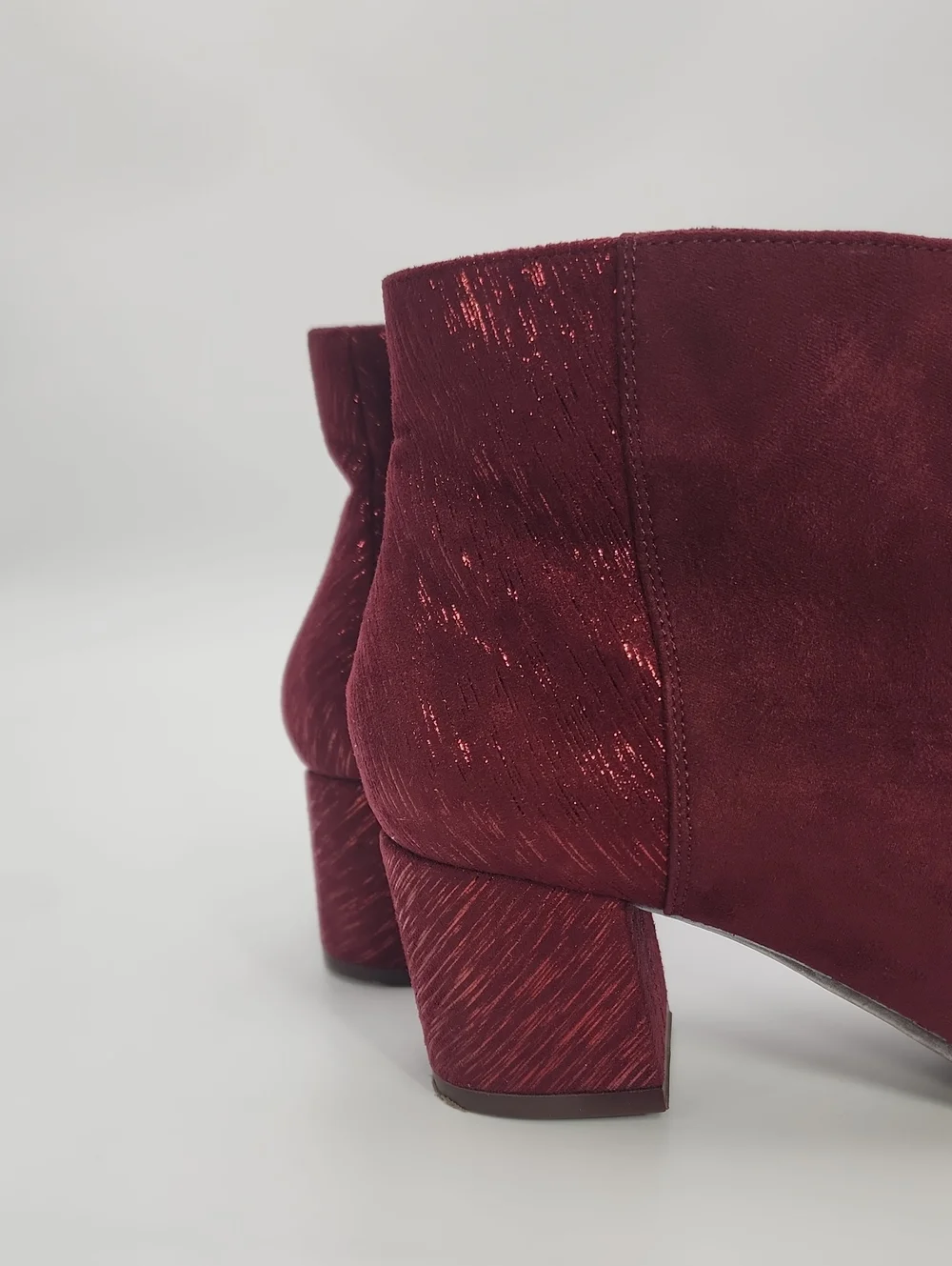 Violet & Red Dahlia Burgundy Suede Textured Metallic Block Heel Boots Size 7.5